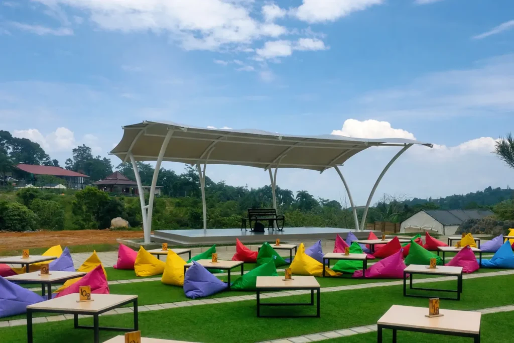Outdoor Cafe
